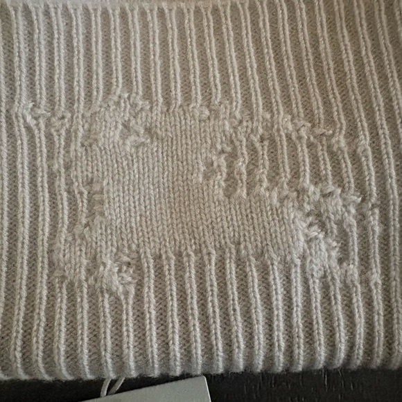 Burberry 100% Cashmere Beanie Hat NWT - Picture 3 of 6